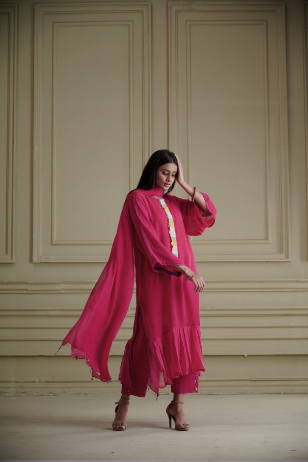 Aakar Pink Kurta Set Discount